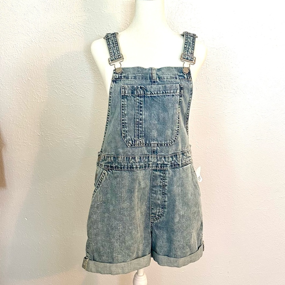 GAP Denim Shortalls, size M, NWT, Color: Light indigo